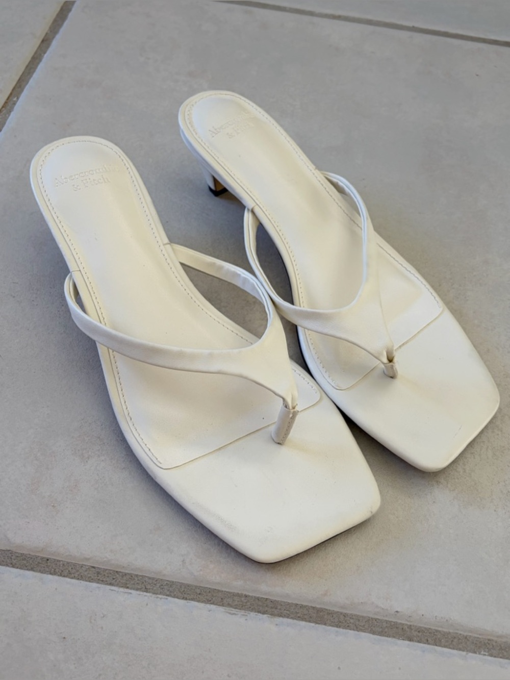 Abercrombie & Fitch White Leather Kitten Heel Sandals